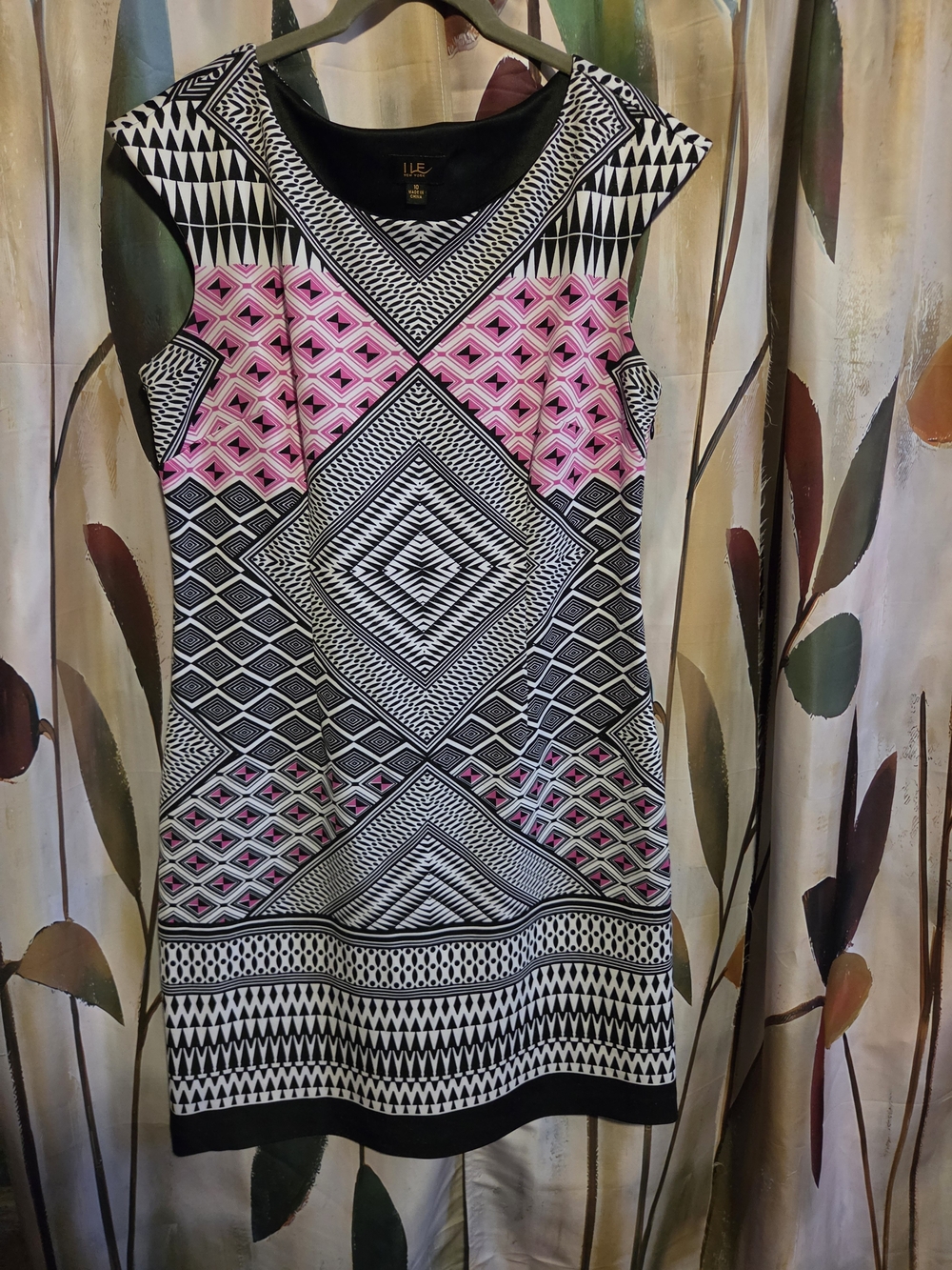 Geo-Print Cap Sleeve Midi Dress in Black and Pink